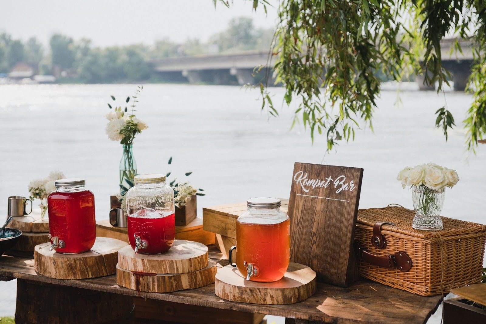 wedding drinks in self serve jars
