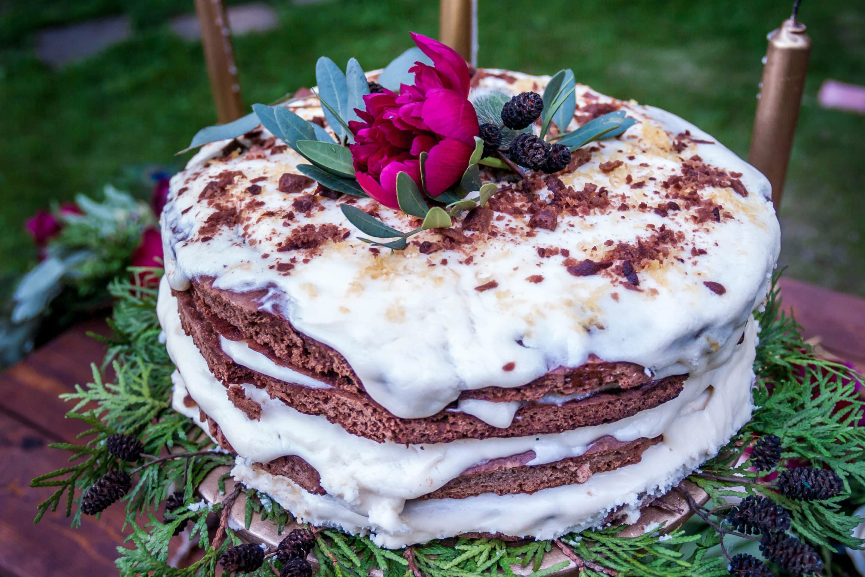 rustic wedding cake with rose