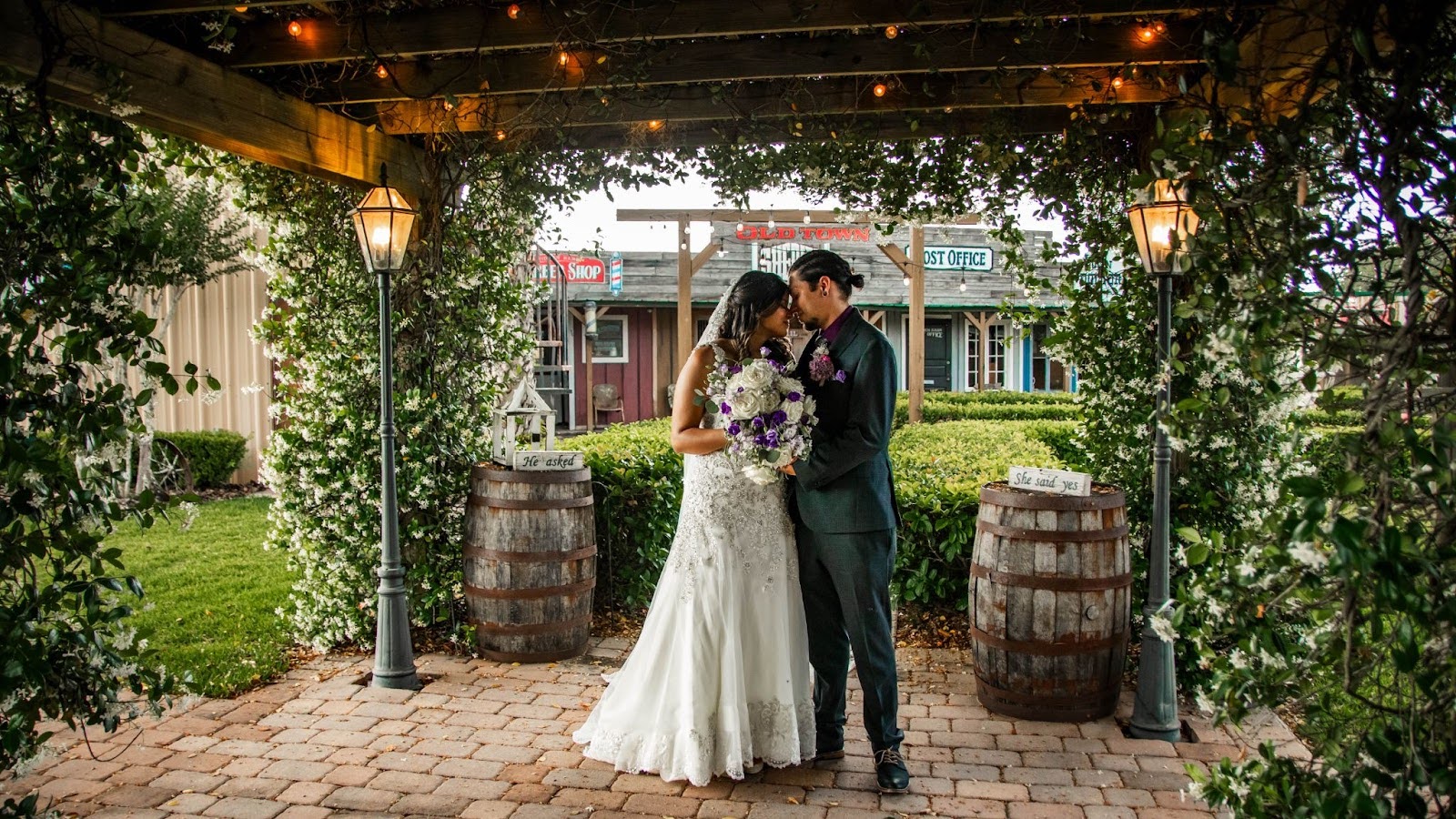 newlyweds beautiful photo at hidden barn in old town