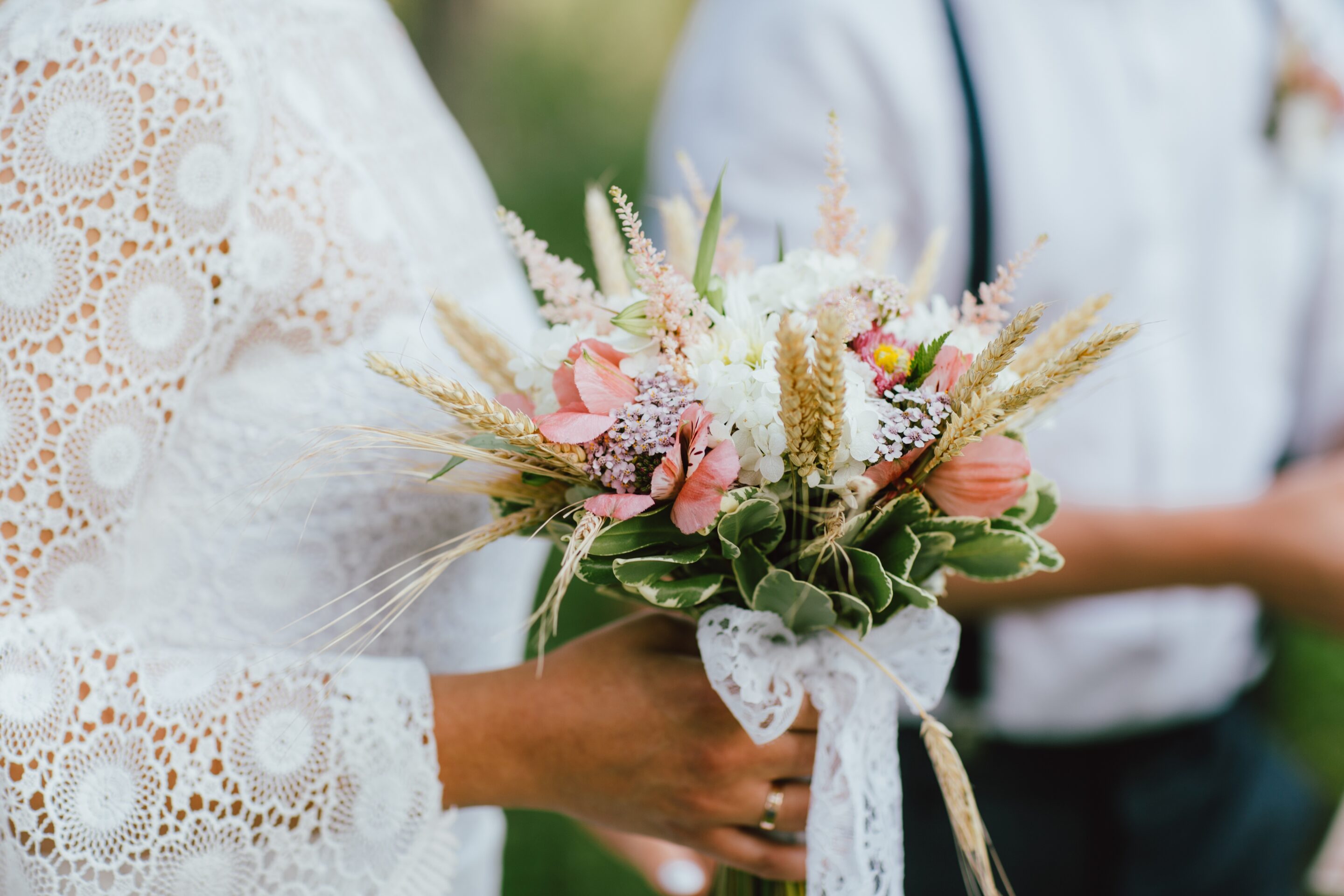 spring rustic wedding flowers