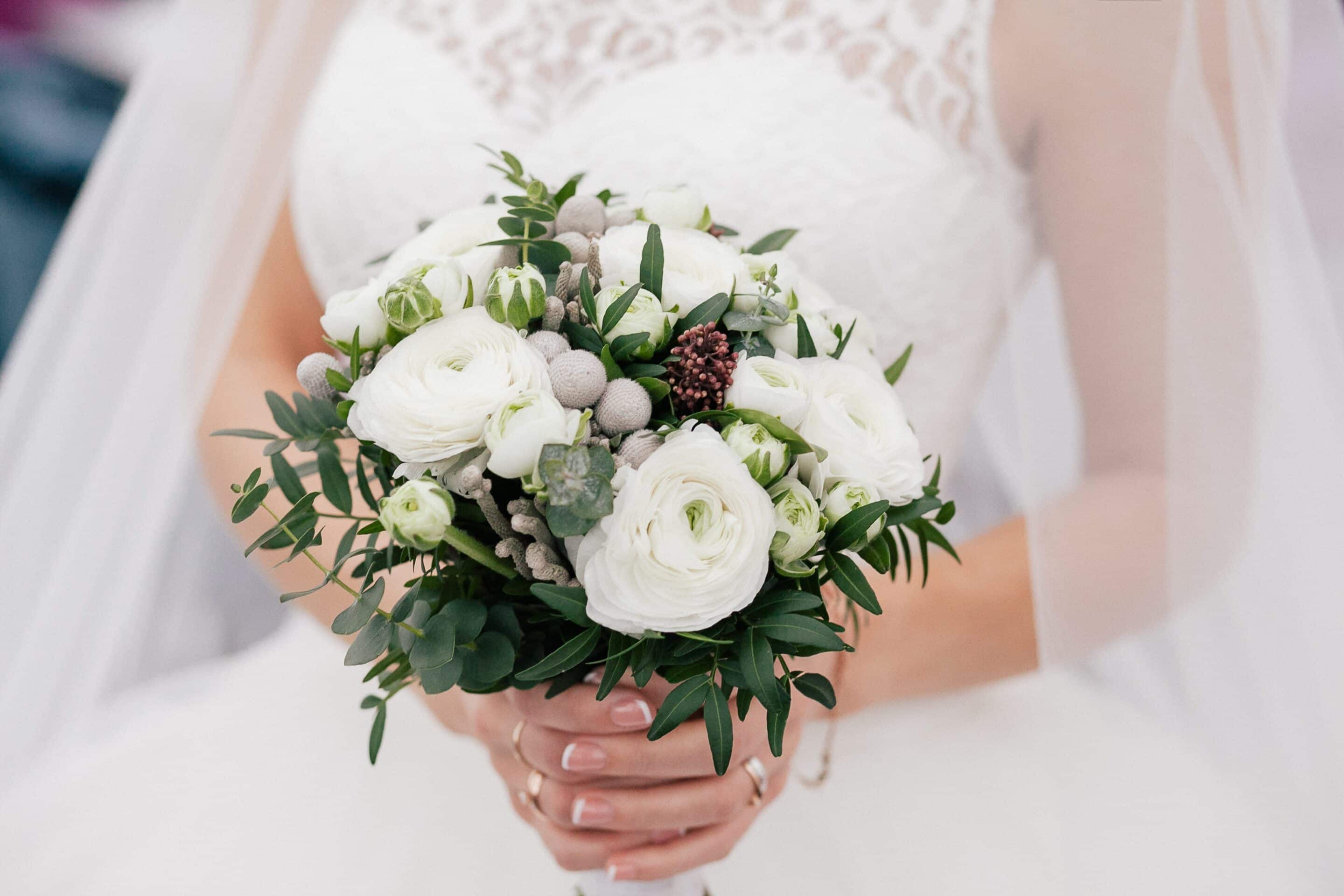 wedding-bouquet-in-hands